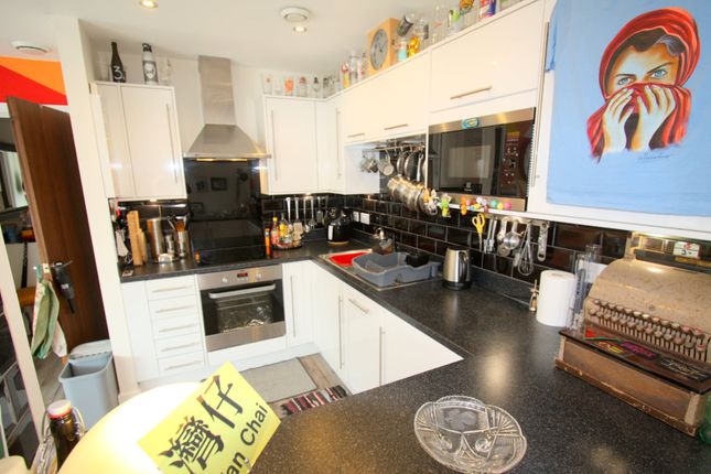 12, Gateshead photo 3