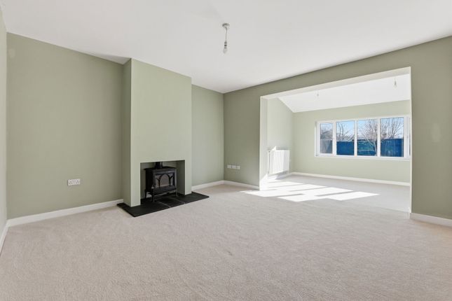 99, Coneygrey Spinney, Newark photo 3