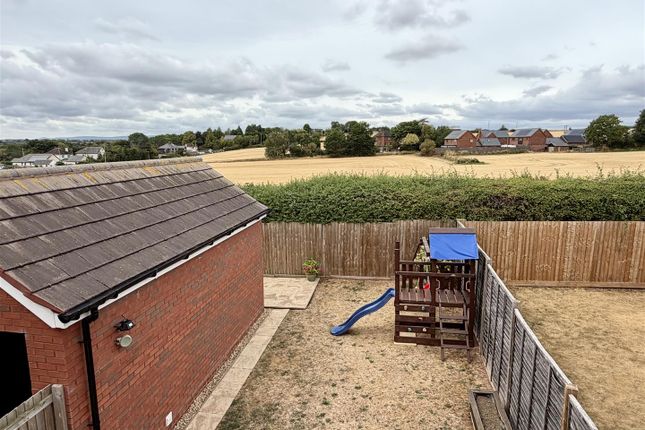 8, Dunnock Close, Hereford photo 4