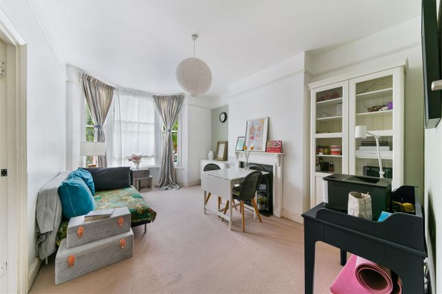 Flat to rent in Mercers Road, Tufnell Park