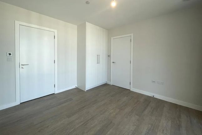 6 Devonshire Avenue, Woking photo 5
