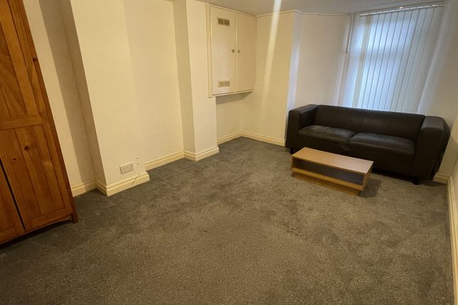 10 Kings Road, Doncaster photo 3