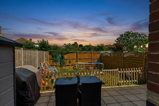 12, Pebble Close, Hayling Island photo 2
