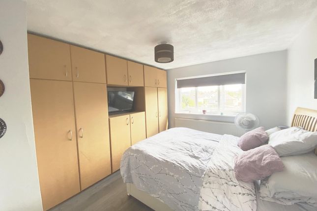 1b Phoenix Court, Morris Way, St Albans photo 2