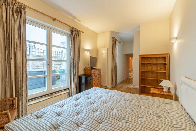 Flat to rent in Manson Place, South Kensington