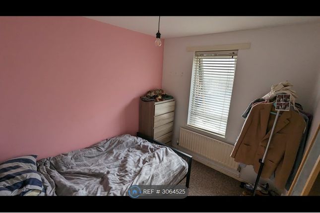 Grand Union Crescent, London photo 5