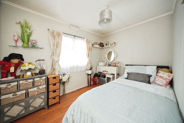 92, Whipsnade Park Homes, Dunstable photo 4