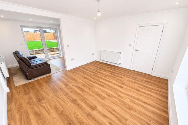 Welland Vale Road, Corby photo 2