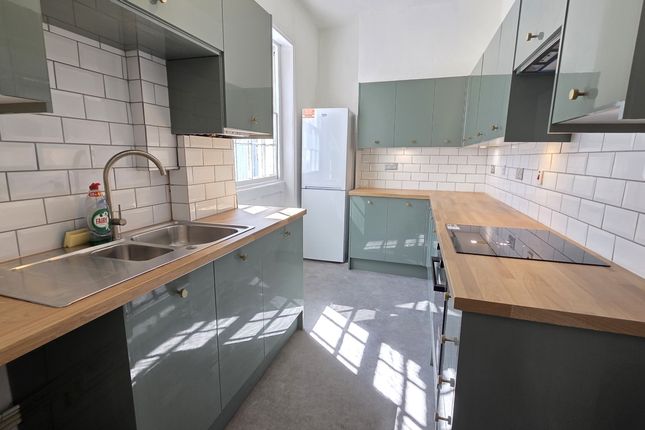 Flat 4, 12 Lewes Crescent, Brighton photo 4