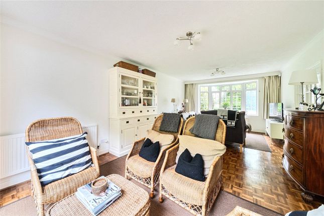 37, Dean Close, Woking photo 4