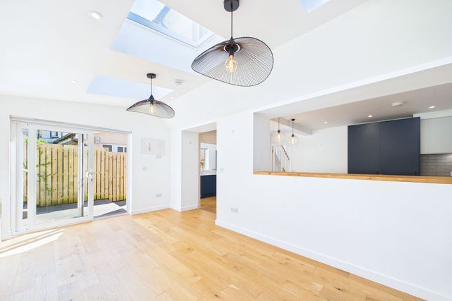 23 Dougalston Gardens South, Glasgow photo 4