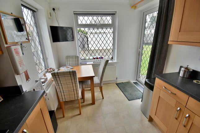 459, Wimborne Road East, Ferndown photo 4