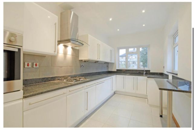 Highview Gardens, Edgware photo 2