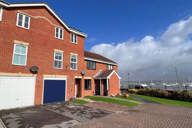Town house for sale in Charlotte Drive, Gosport
