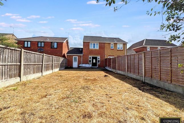 22, Twinstead, Wickford photo 2