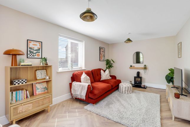 11 Howieson Court, Nottingham photo 2