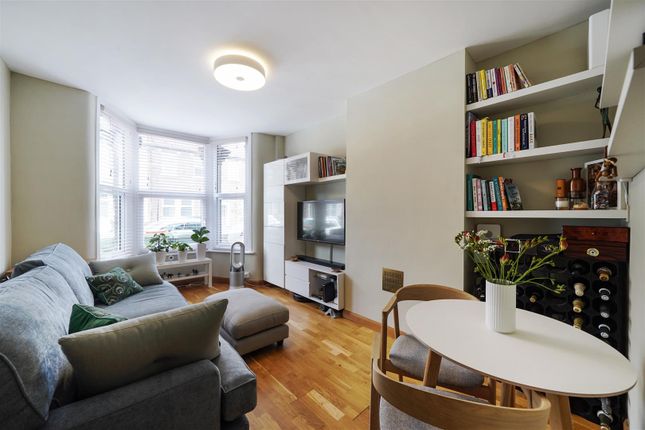 Flat for sale in Boxley Street, London