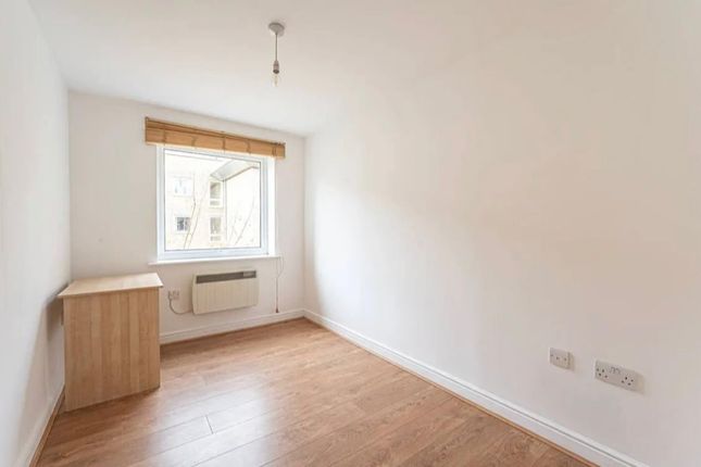 Flat for sale in Cline Road, Boundsgreen