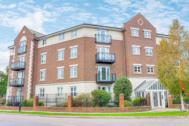 Flat for sale in The Broadway, Thorpe Bay