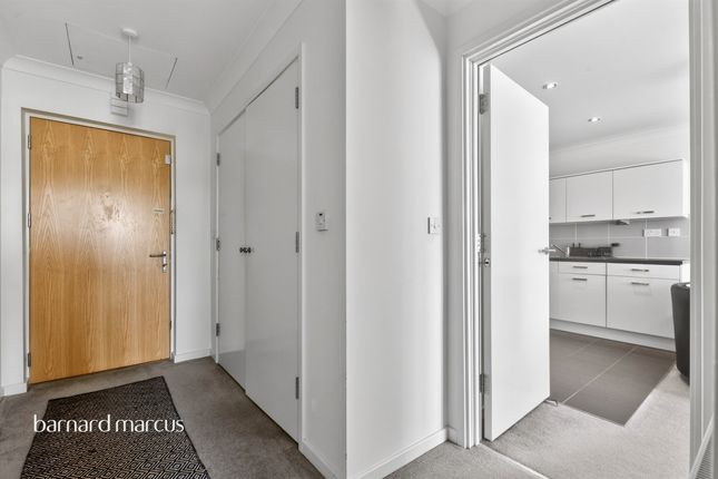 Flat 6, Kingston Court, 379-393, Kingston Road, Epsom photo 4