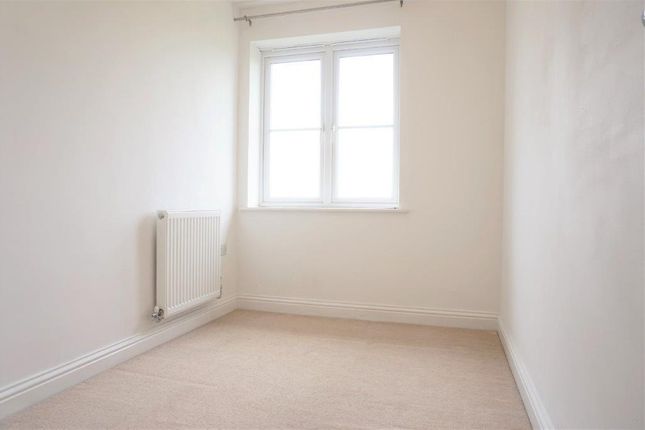Flat 11, Reddings House, Nythe photo 5