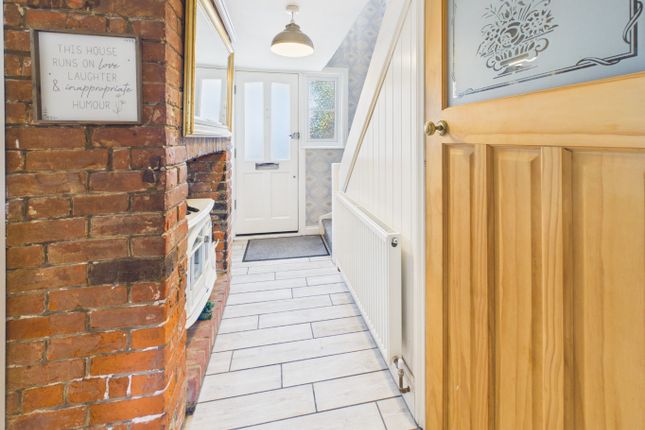 2 Russell Row, High Street, Rochford photo 4