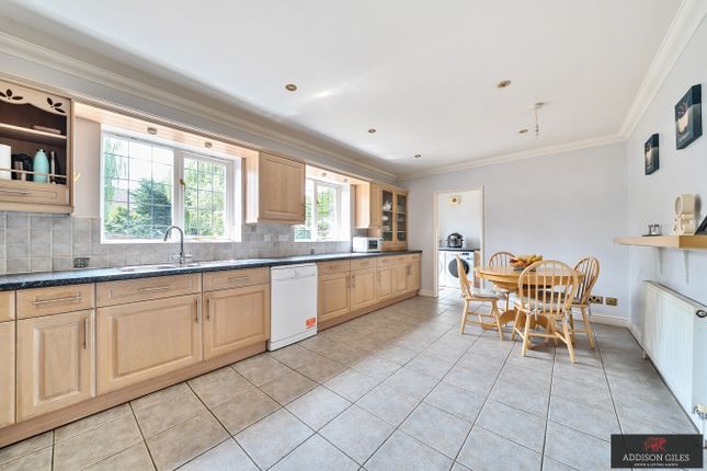 9, Welley Road, Wraysbury photo 3