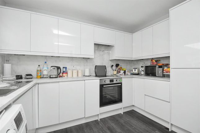 27, Stadtpeine Close, Corby photo 2