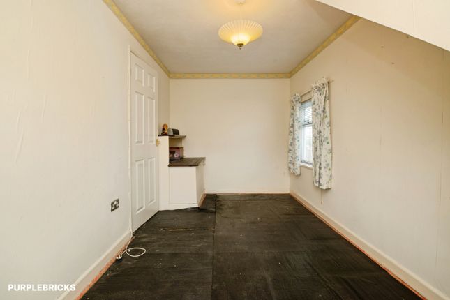 Eastfield close, Caerleon photo 4