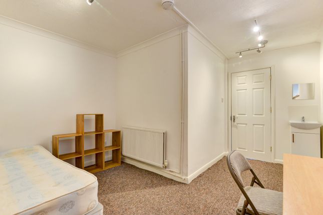 A Neat And Functional Single Bedroom Featuring A S...