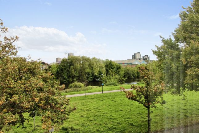 Flat for sale in Taff Embankment, Cardiff
