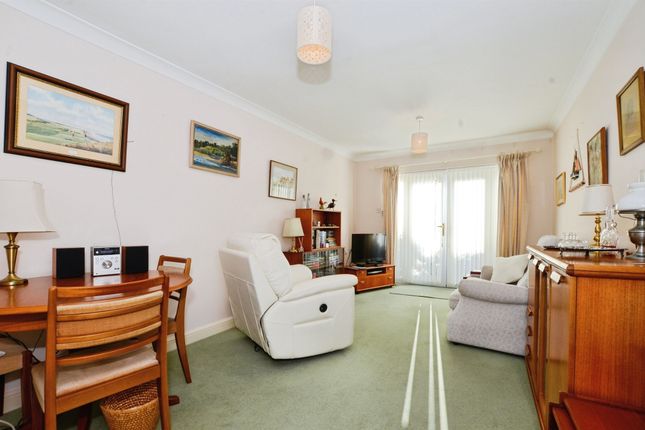 Flat 11, St Augusta Court, Batchwood View, St. Albans photo 3