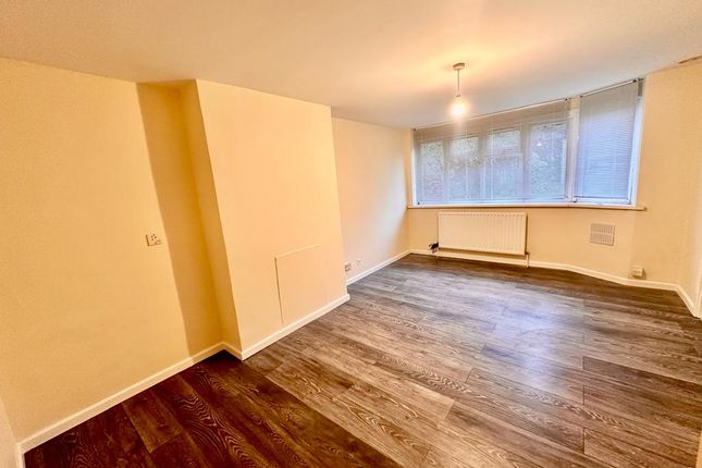 Flat to rent in Meadway, Barnet