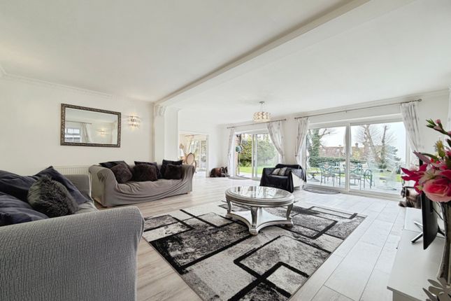 9, Cliff Road, Hythe photo 2