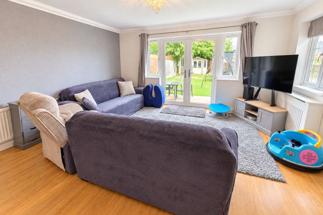 58 Plumberow Avenue, Hockley, Essex photo 2