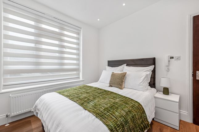 Room 2, 212, Eastern Avenue, Ilford photo 4