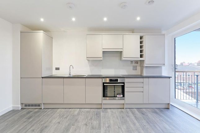 Flat to rent in Flat 1, Waterfall Road, Colliers Wood