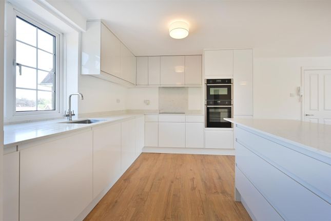 3-bed flat on 2, Amenbury Court, Harpenden, £750,000
