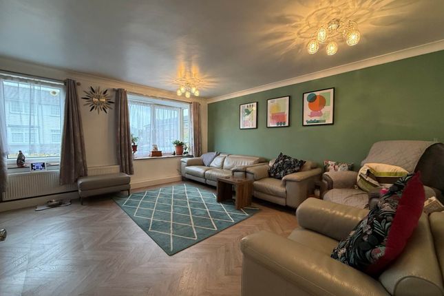 45, Crowden Way, London photo 4
