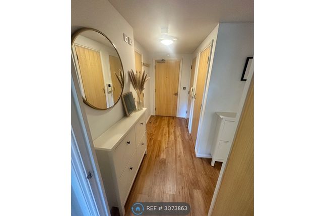 Longstone Court Great Dover St, London photo 2