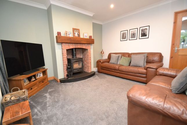 6 Kingston Grove, Thackley photo 2