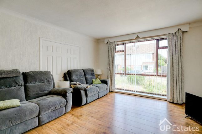 1, Darrach Close, Coventry photo 4