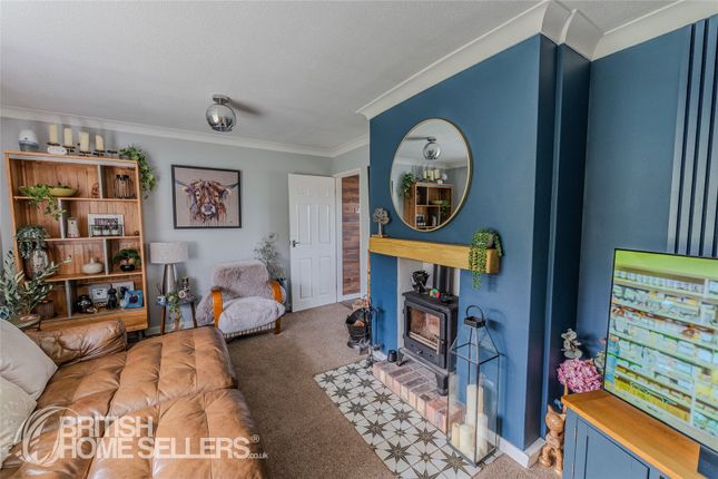 4, Oak Tree Crescent, Greater Manchester photo 5