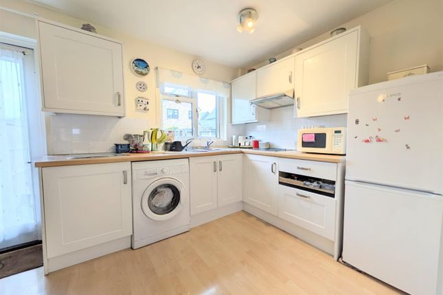 198, Littlebrook Avenue, Slough photo 4