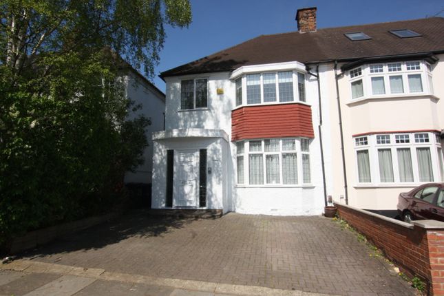 Detached house to rent in West Avenue, Hendon