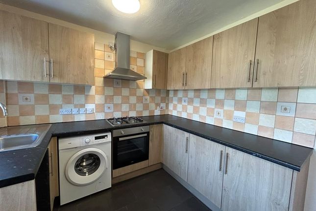 77, Cassiobury Avenue, Bedfont photo 4