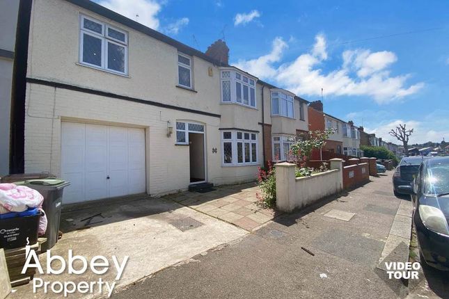 Thumbnail Semi-detached house to rent in Fitzroy Avenue, Luton