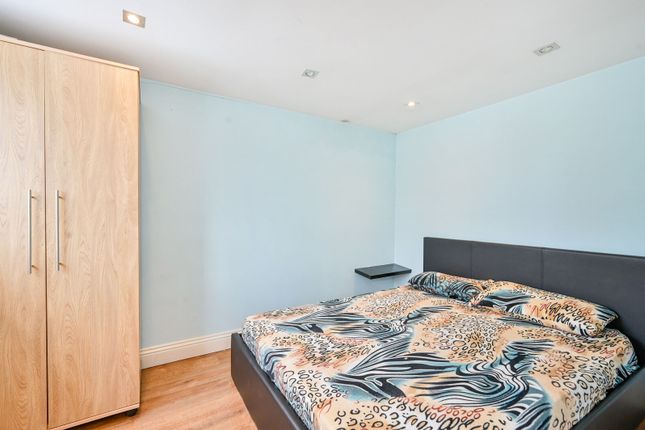 Warren Drive South, Surbiton, Surrey, KT5, Surbiton photo 4