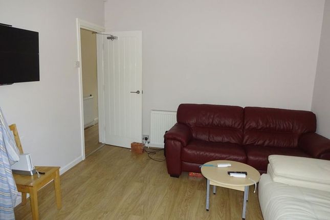 Teversal Avenue, Nottingham photo 2