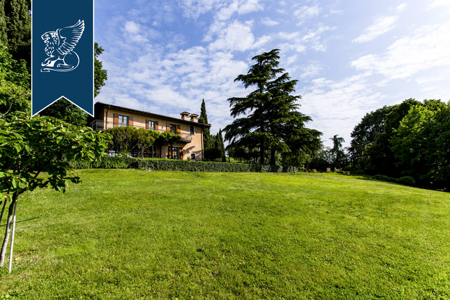 Thumbnail Villa for sale in Coccaglio, Brescia, Lombardia